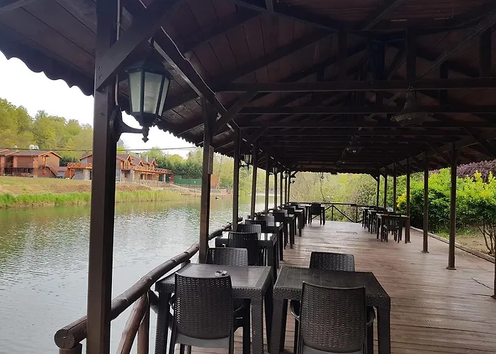 Tias Shelale Hotel *